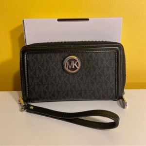 Michael Kors Wristlet